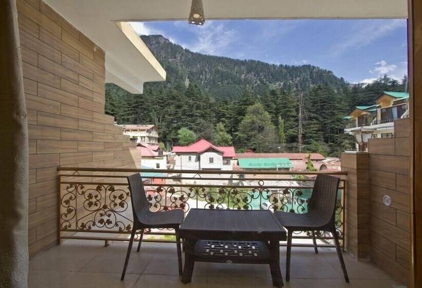 Отель The Paramount Inn