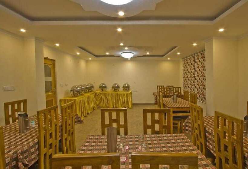 Отель The Paramount Inn