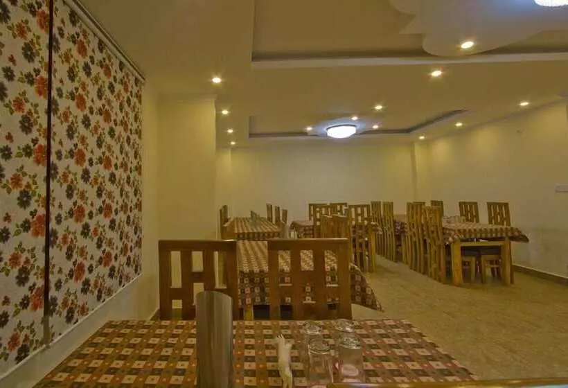 هتل The Paramount Inn