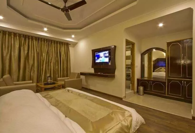 هتل The Paramount Inn