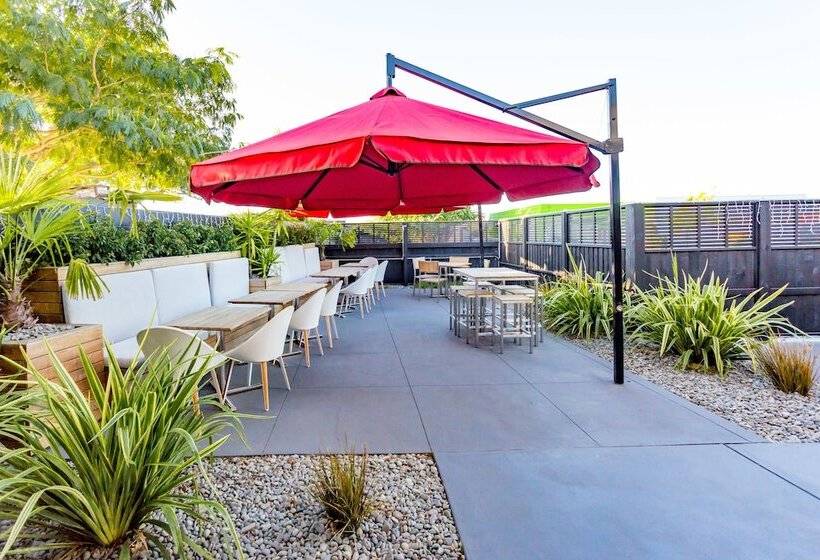 فندق The Redwood