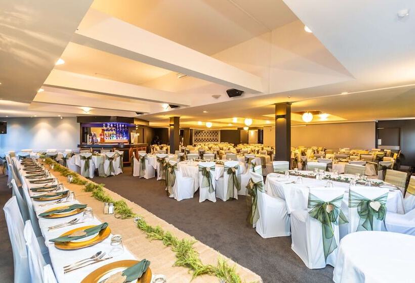 فندق The Redwood