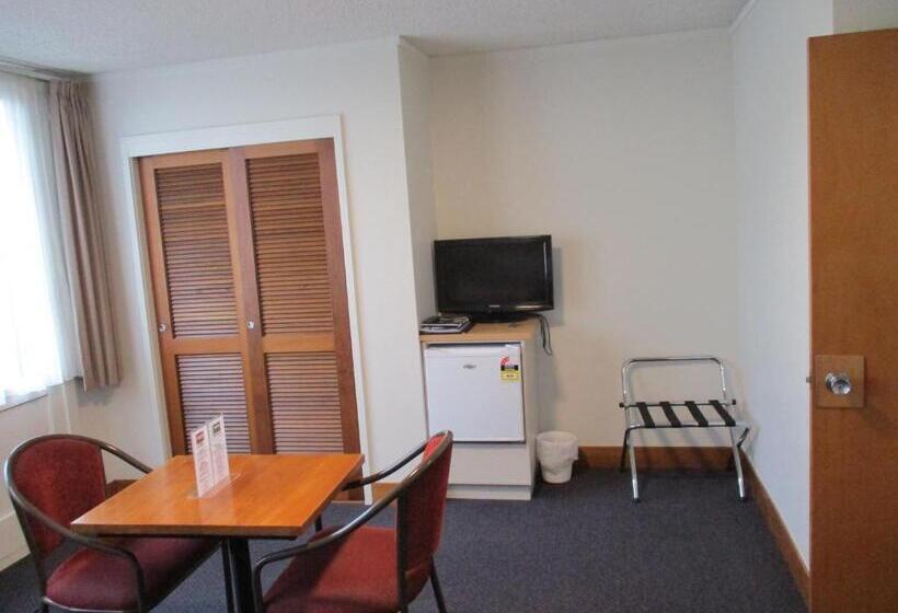 فندق The Redwood