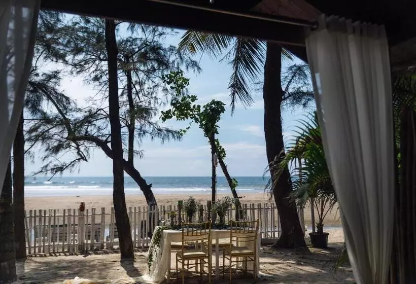 Larisa Beach Resort