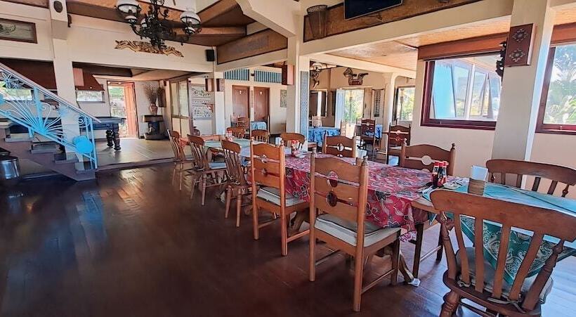 Strawberry Hill Hotel & Restaurant