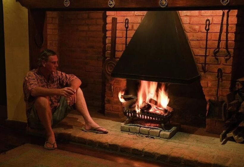 Strawberry Hill Hotel & Restaurant