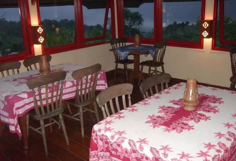 Strawberry Hill Hotel & Restaurant