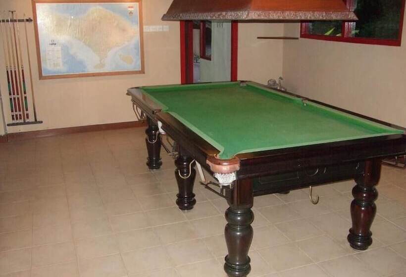 Strawberry Hill Hotel & Restaurant