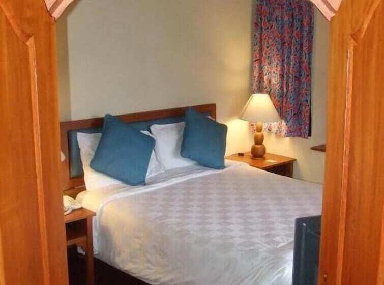 Strawberry Hill Hotel & Restaurant