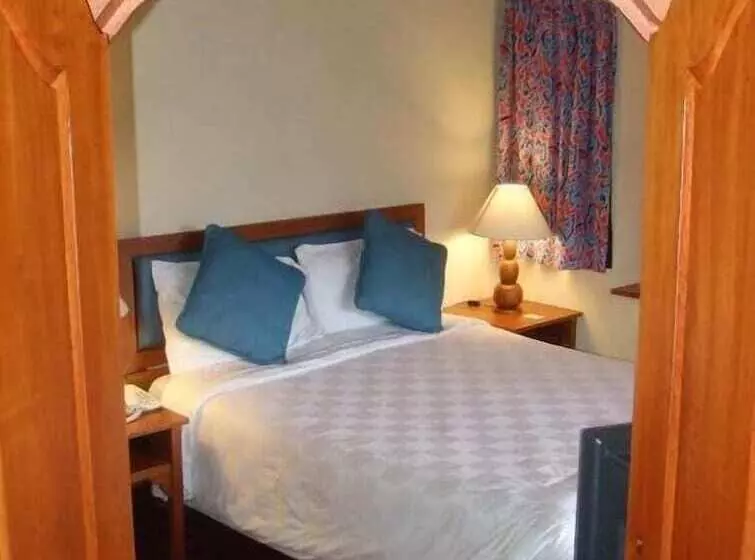 Strawberry Hill Hotel & Restaurant
