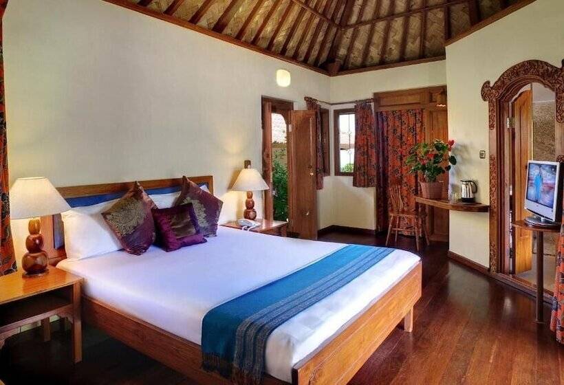 Strawberry Hill Hotel & Restaurant