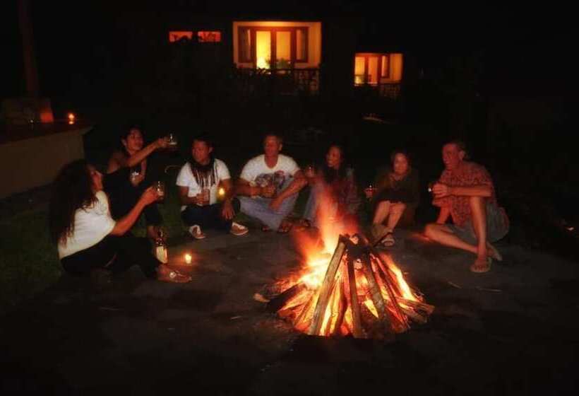 Strawberry Hill Hotel & Restaurant