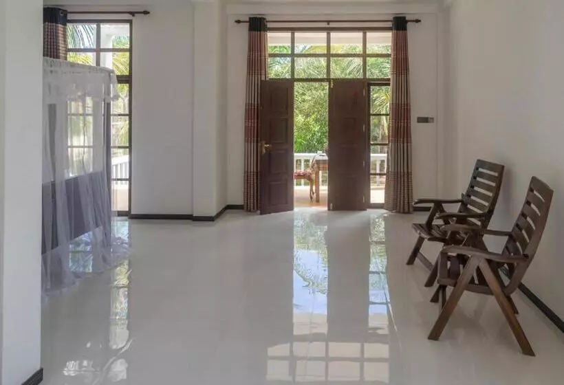 ベッドアンドブレックファースト Dinuri Villa