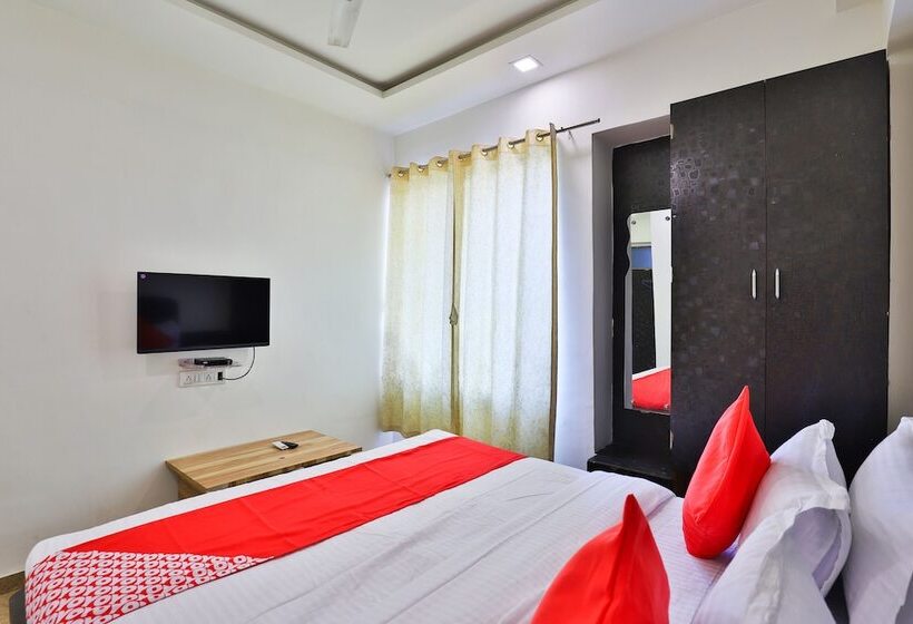 בית מלון כפרי Mid Way Inn