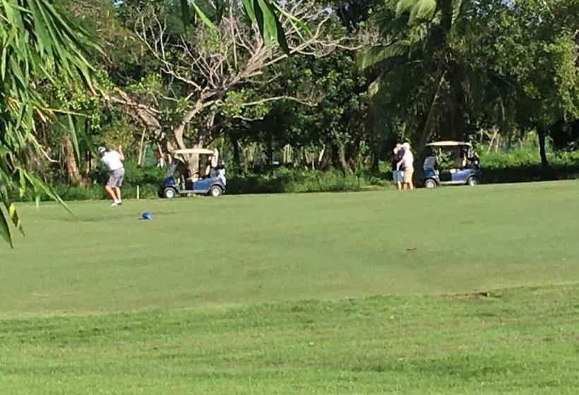 تختخواب و صبحانه Cocotal Bavaro 460