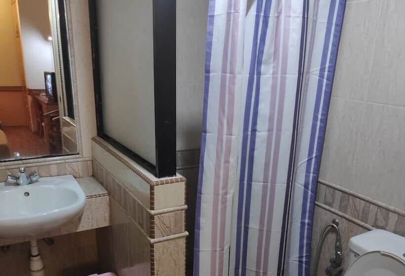 فندق Flora Place