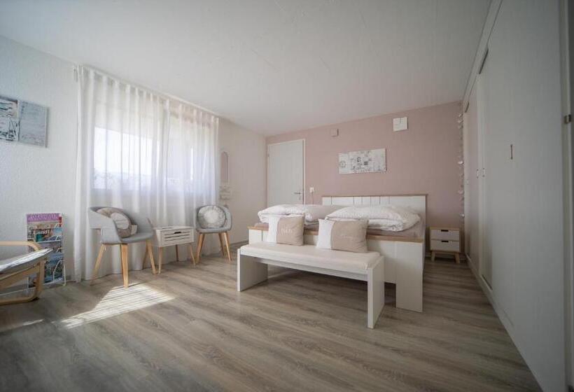 Bed and Breakfast Studio Living..