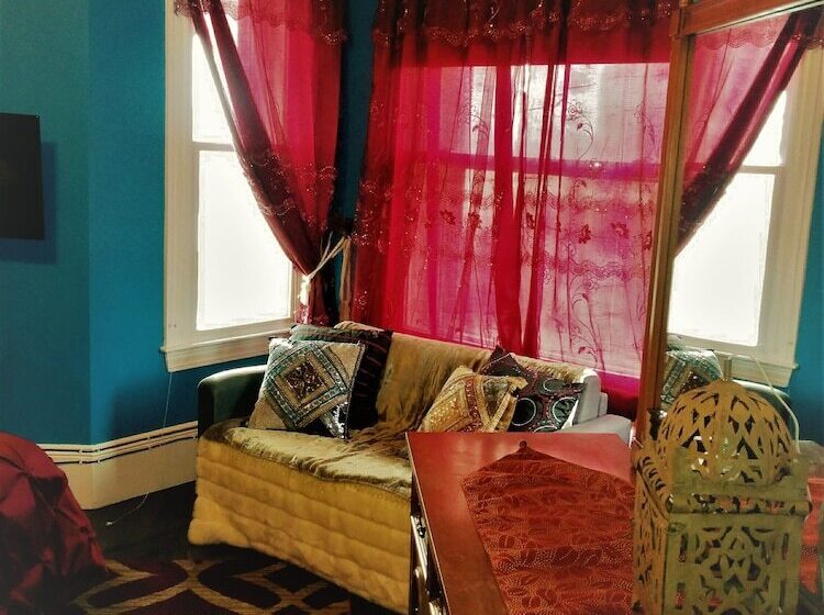 Château Sur Mer Bed & Breakfast