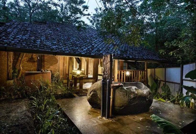 Desa Alamanis Resort Villa