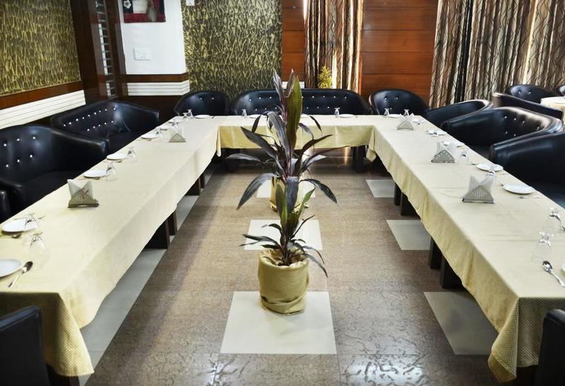 בית מלון כפרי Ajuba Residency