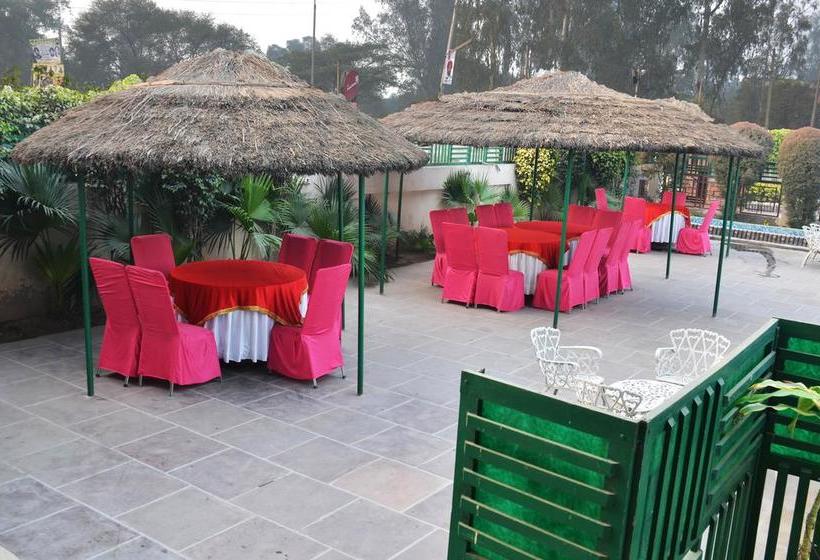 בית מלון כפרי Ajuba Residency