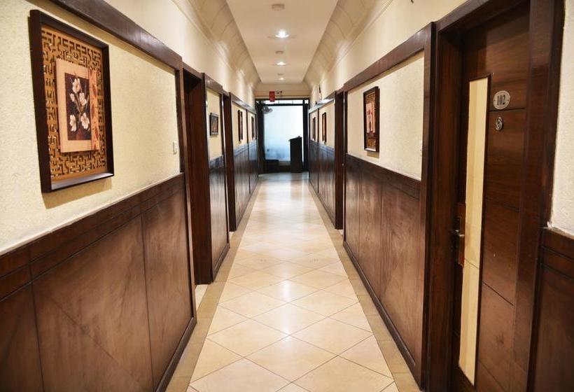 בית מלון כפרי Ajuba Residency