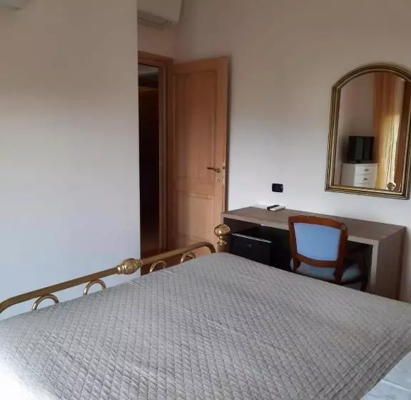 تختخواب و صبحانه Antares Rooms And Suites
