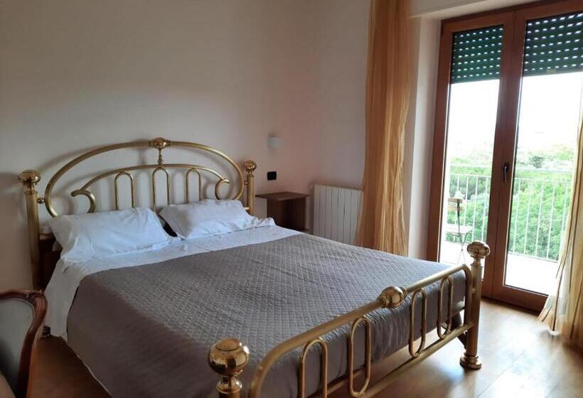 تختخواب و صبحانه Antares Rooms And Suites