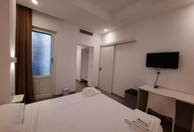 تختخواب و صبحانه Antares Rooms And Suites