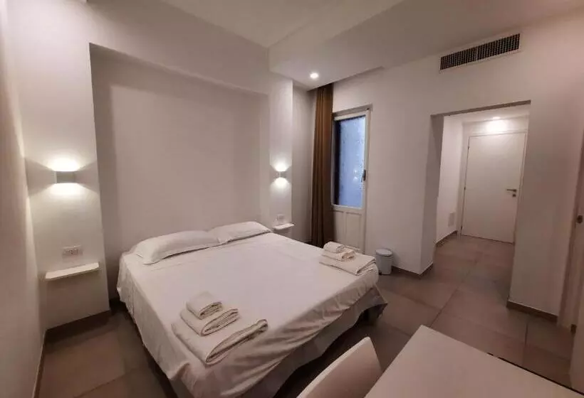 تختخواب و صبحانه Antares Rooms And Suites