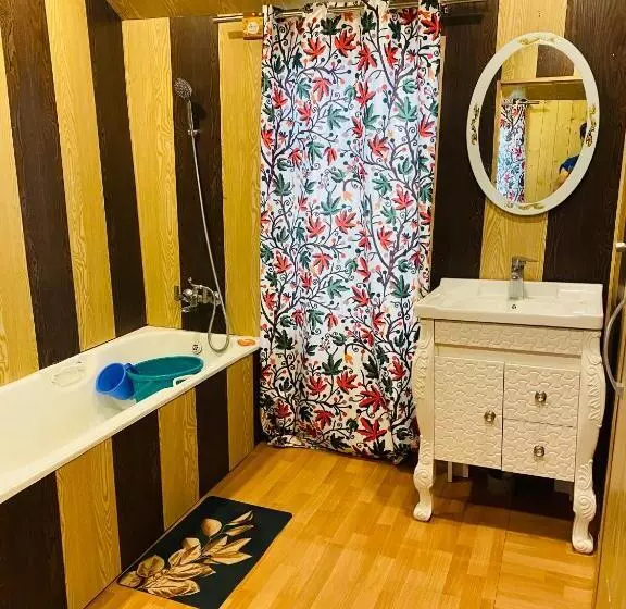 تختخواب و صبحانه House Boat New Pala Palace