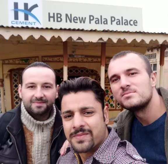 تختخواب و صبحانه House Boat New Pala Palace