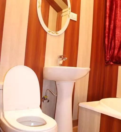تختخواب و صبحانه House Boat New Pala Palace