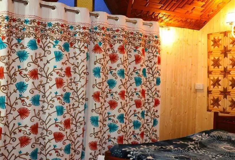 تختخواب و صبحانه House Boat New Pala Palace