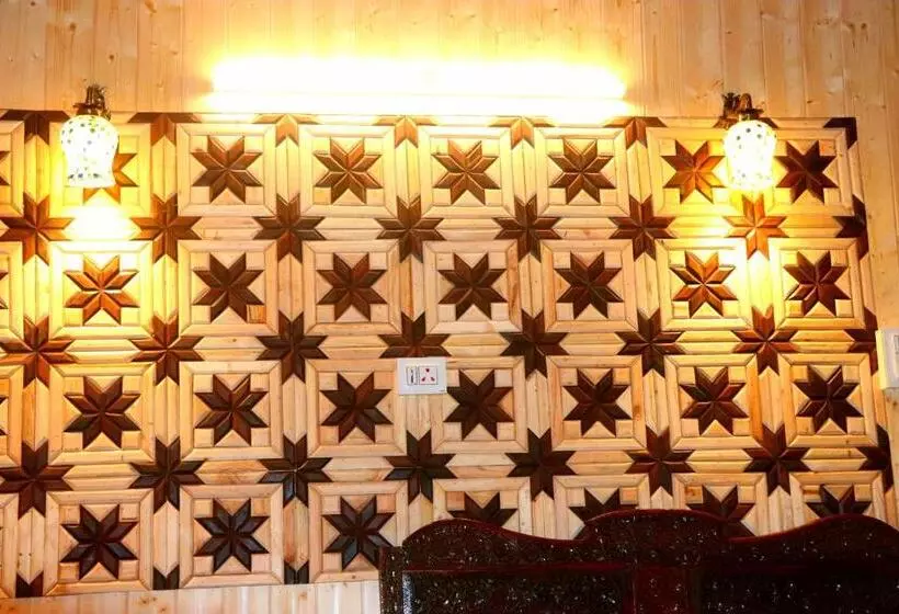 تختخواب و صبحانه House Boat New Pala Palace