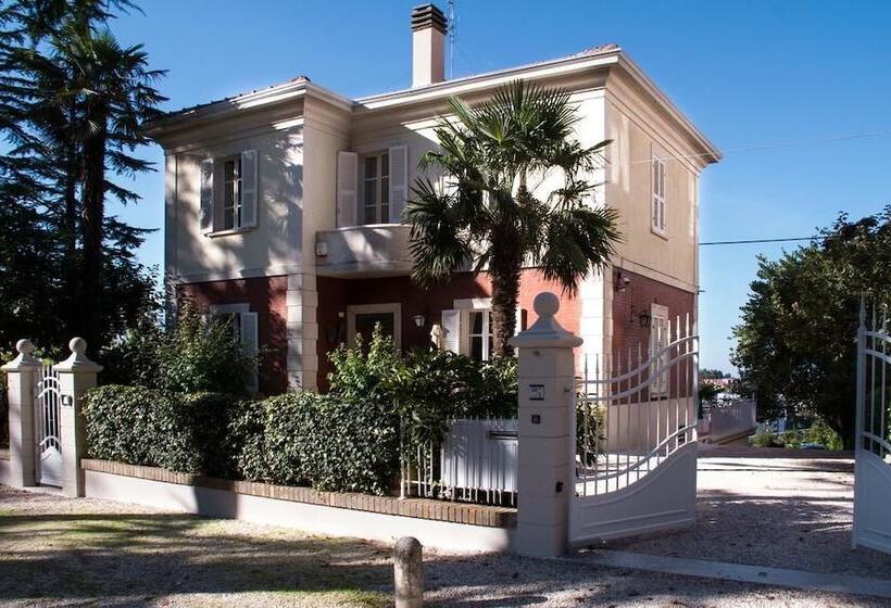 تختخواب و صبحانه Residenza Ambrogi