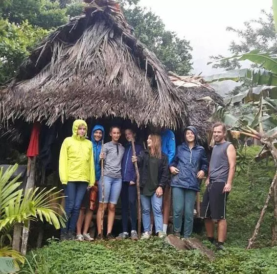 ホテル Rainforest Yasmin