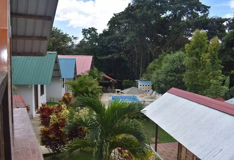 ホテル Rainforest Yasmin