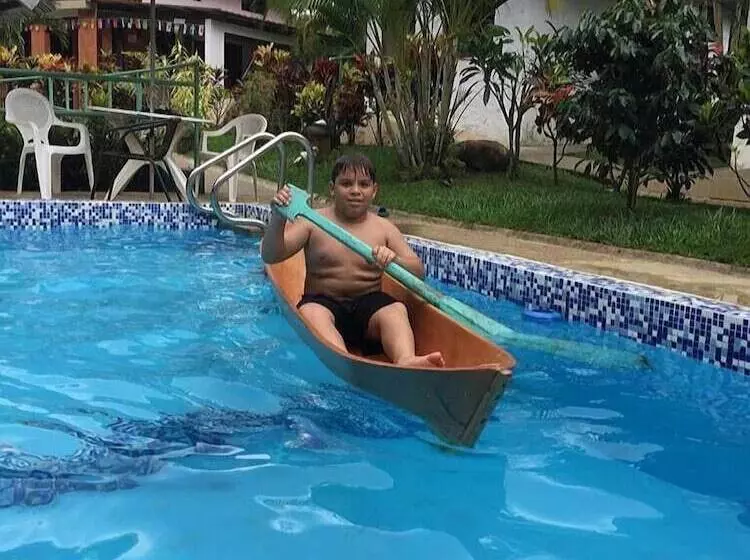 ホテル Rainforest Yasmin