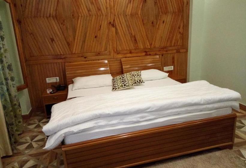 Hotel The Golden Peak,