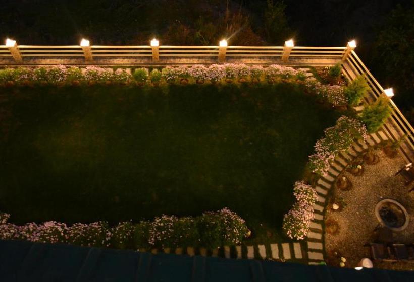 Hotel The Golden Peak,