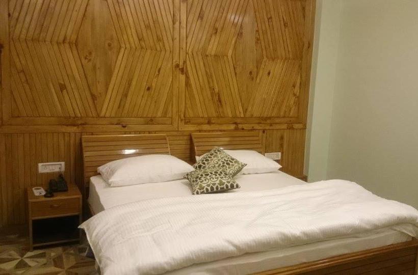 Hotel The Golden Peak,