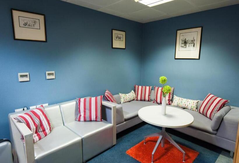 Russell Scott Backpackers Hostel