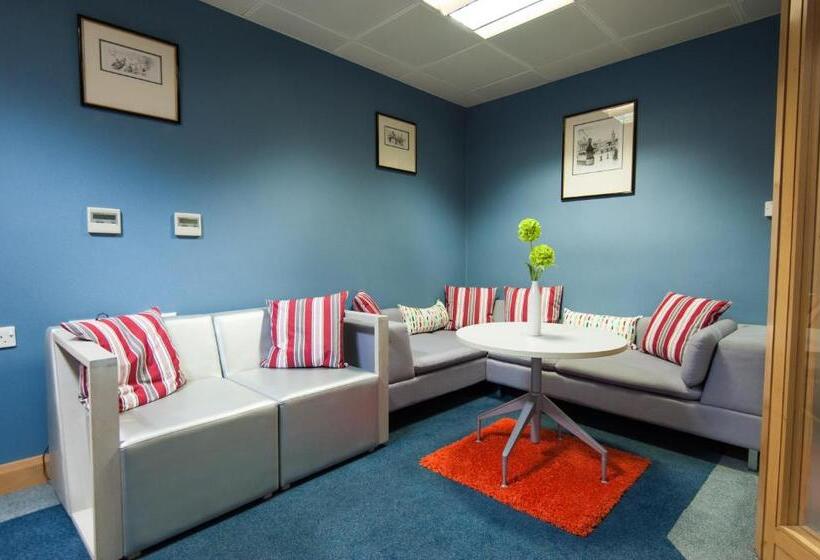 Russell Scott Backpackers Hostel