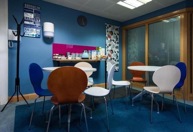 Russell Scott Backpackers Hostel