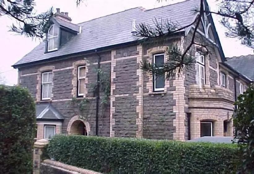 تختخواب و صبحانه Ryvington Apartments
