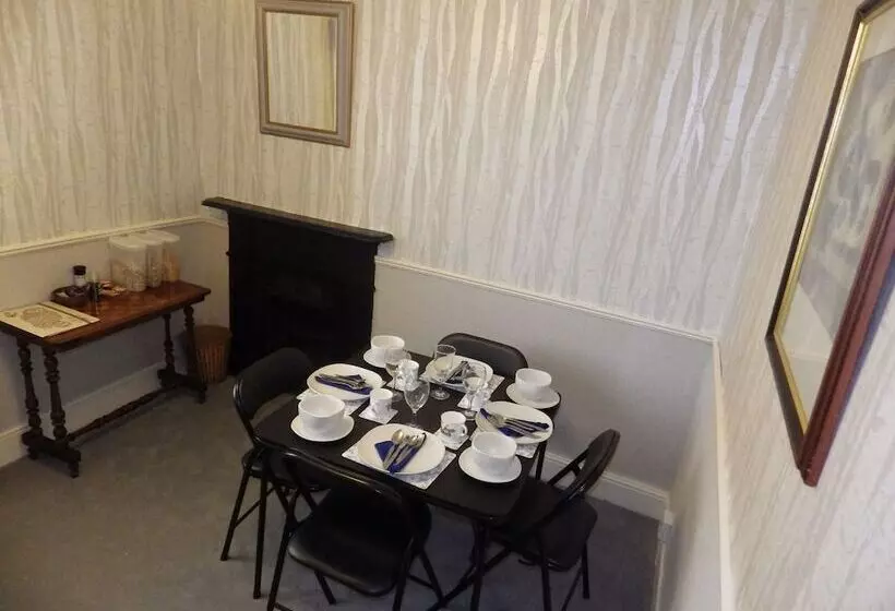تختخواب و صبحانه Ryvington Apartments