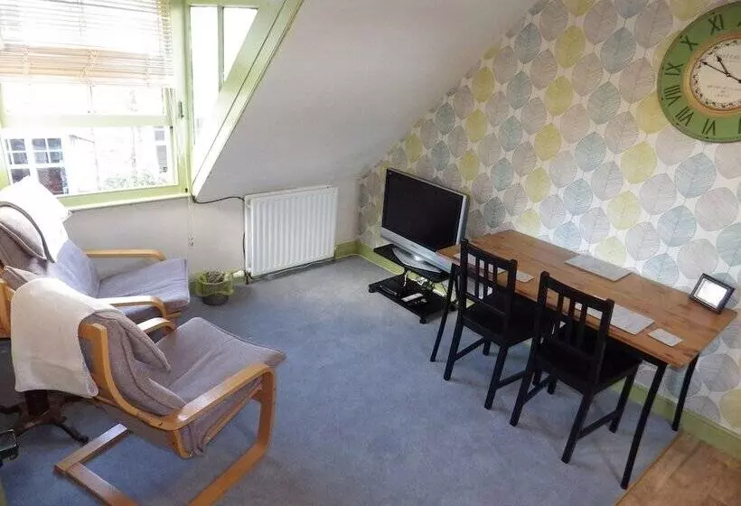 تختخواب و صبحانه Ryvington Apartments