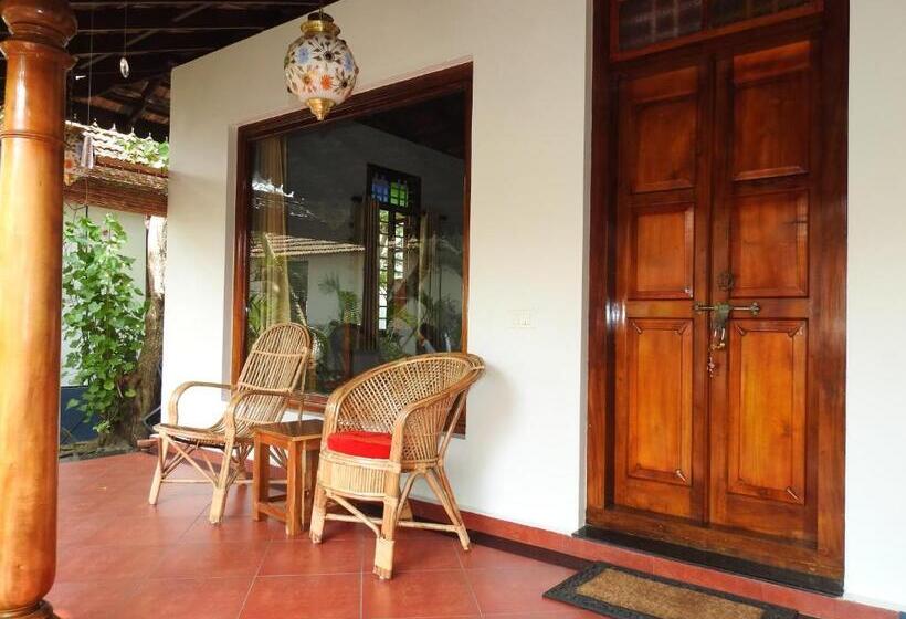 Hotel Alleppey Beach Garden