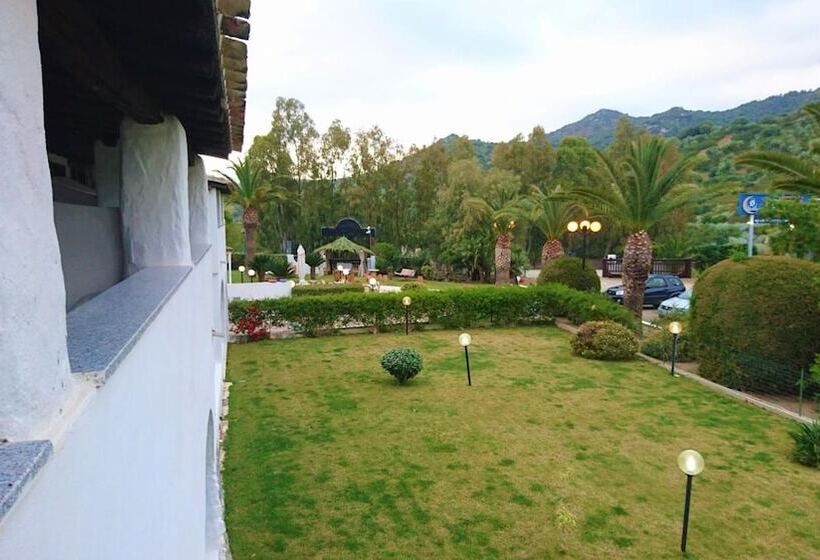 בית מלון כפרי Il Complesso Saraceno